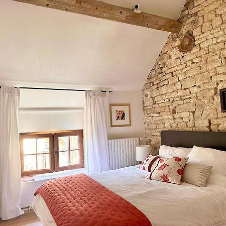La Cour Des Delices Bed & Breakfast Gigny  ภายนอก รูปภาพ