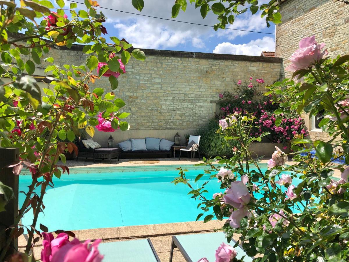 La Cour Des Delices Bed & Breakfast Gigny  ภายนอก รูปภาพ
