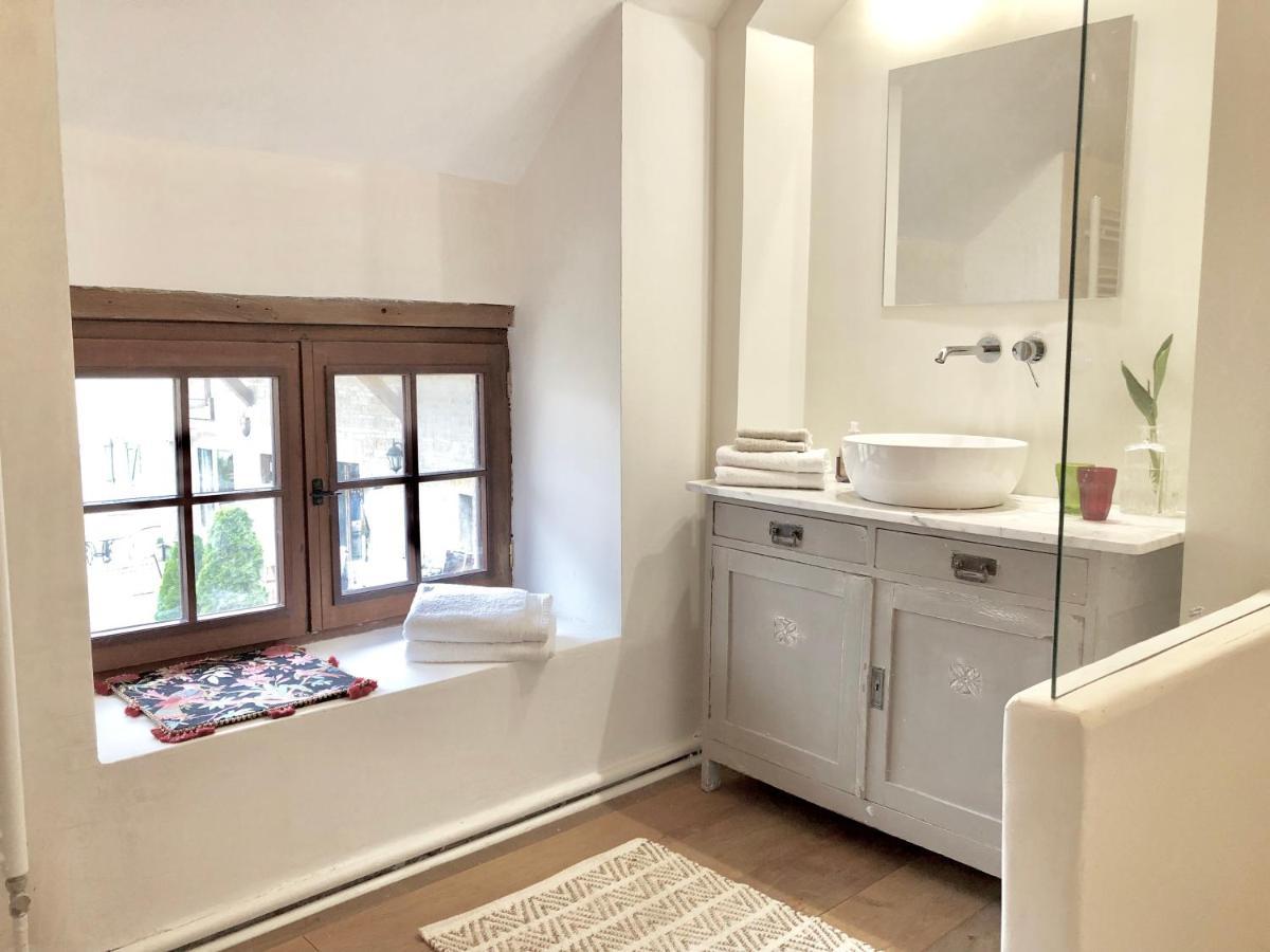 La Cour Des Delices Bed & Breakfast Gigny  ภายนอก รูปภาพ
