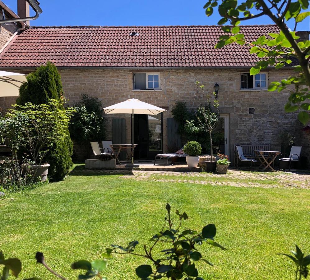 La Cour Des Delices Bed & Breakfast Gigny  ภายนอก รูปภาพ