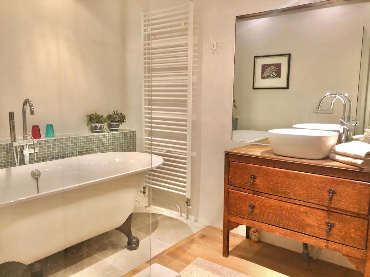 La Cour Des Delices Bed & Breakfast Gigny  ภายนอก รูปภาพ