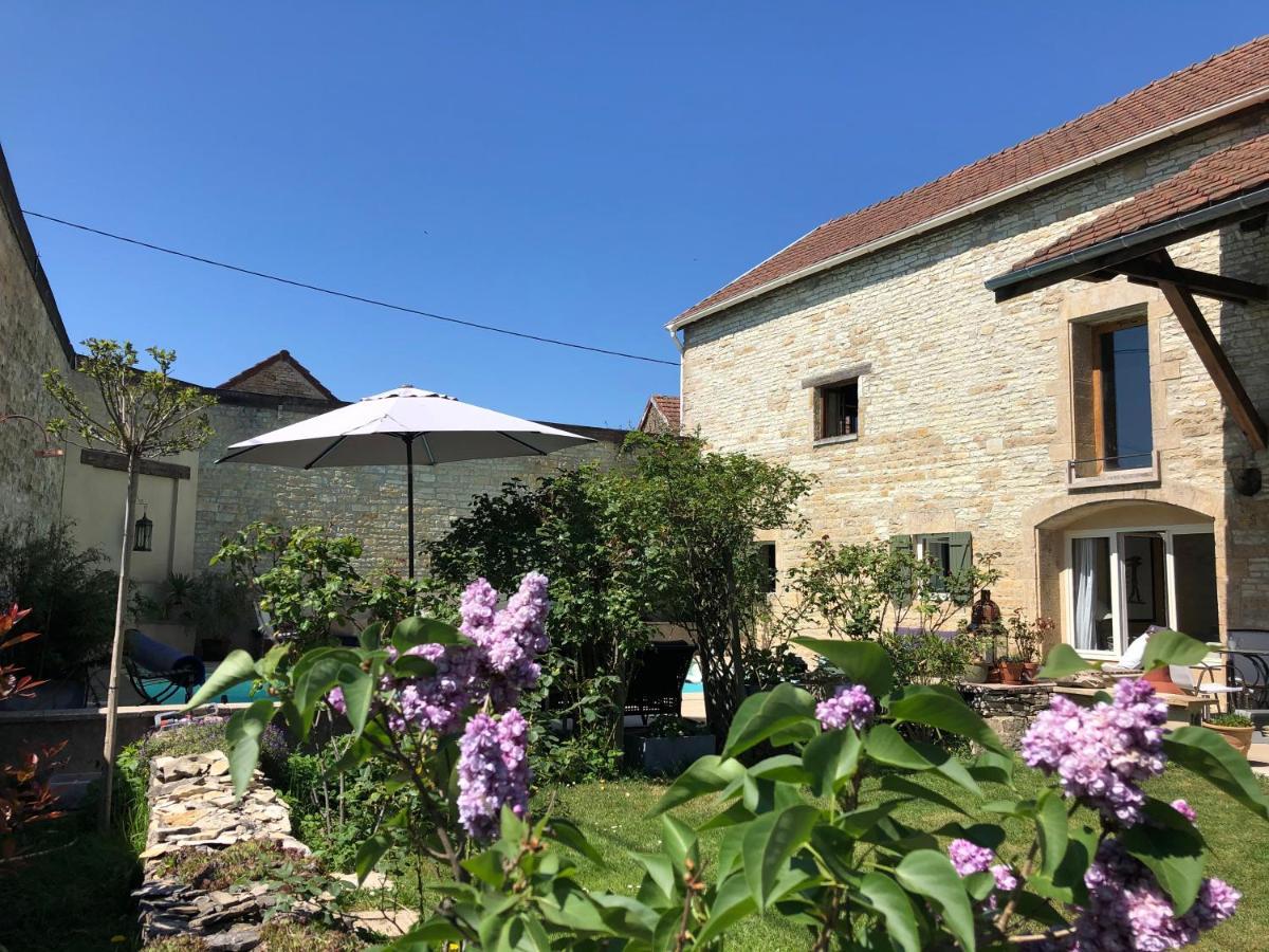 La Cour Des Delices Bed & Breakfast Gigny  ภายนอก รูปภาพ