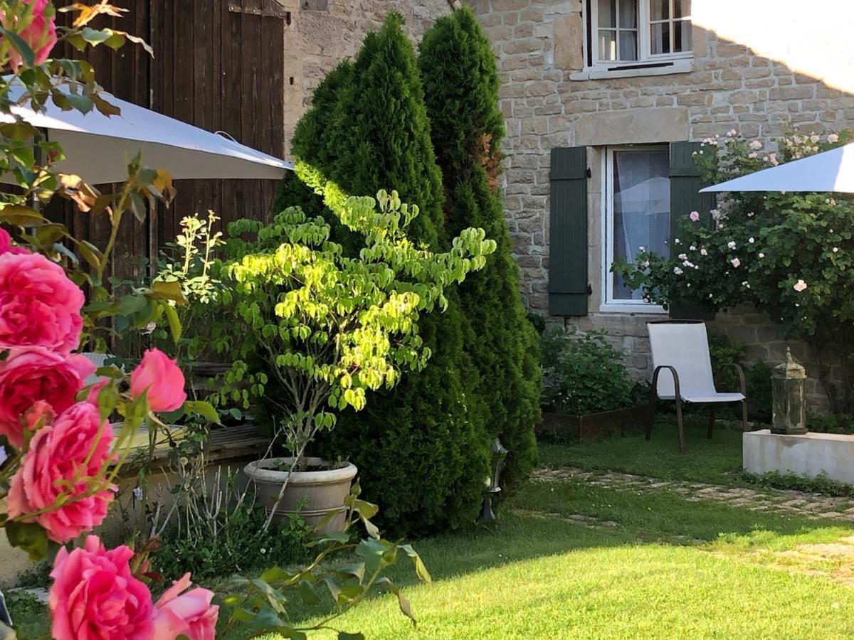 La Cour Des Delices Bed & Breakfast Gigny  ภายนอก รูปภาพ