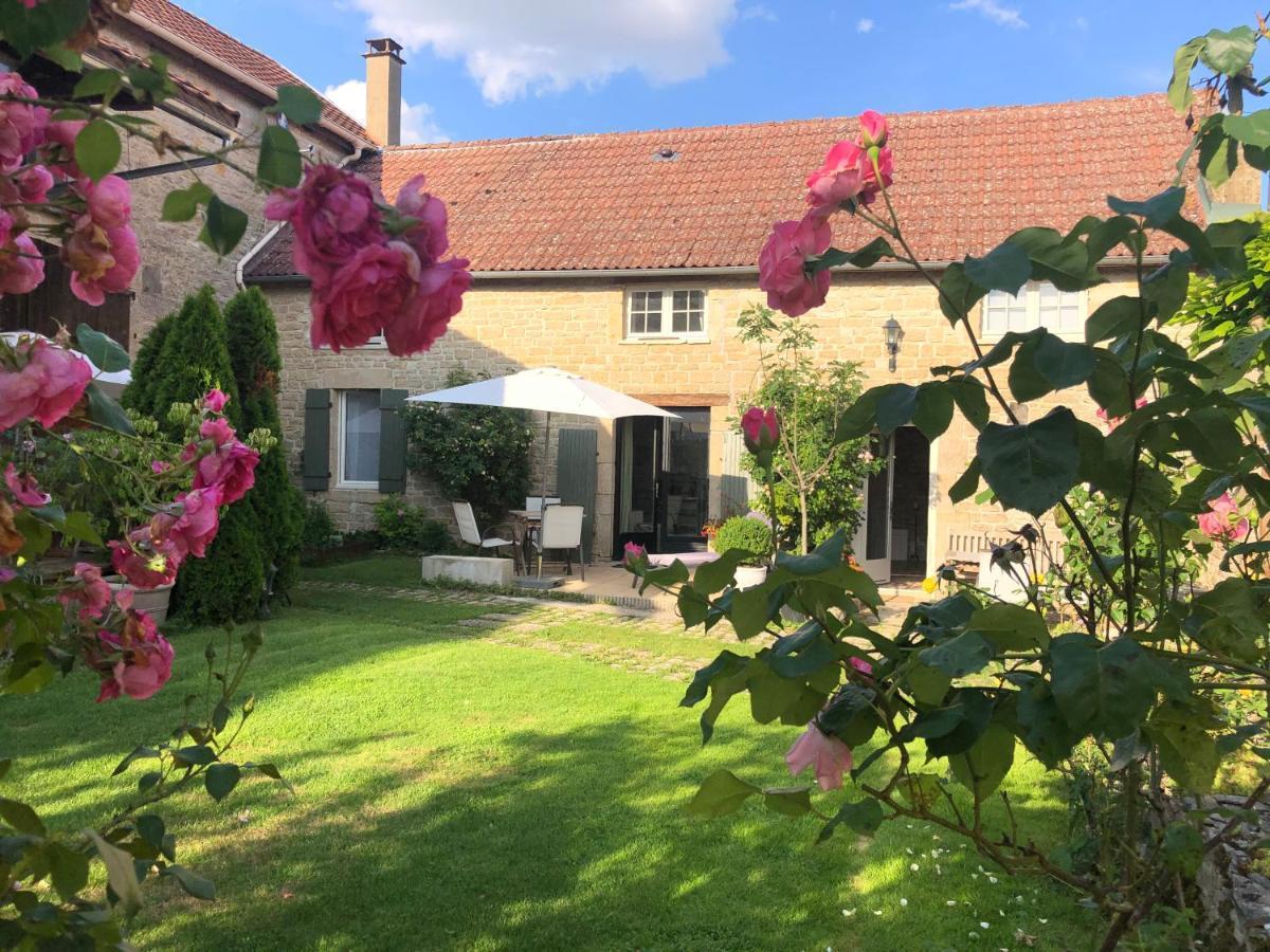 La Cour Des Delices Bed & Breakfast Gigny  ภายนอก รูปภาพ