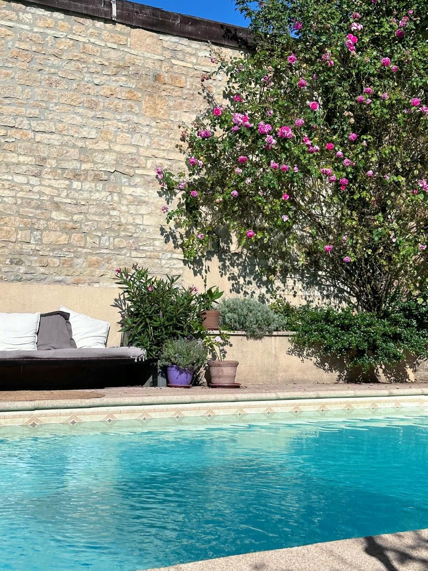 La Cour Des Delices Bed & Breakfast Gigny  ภายนอก รูปภาพ