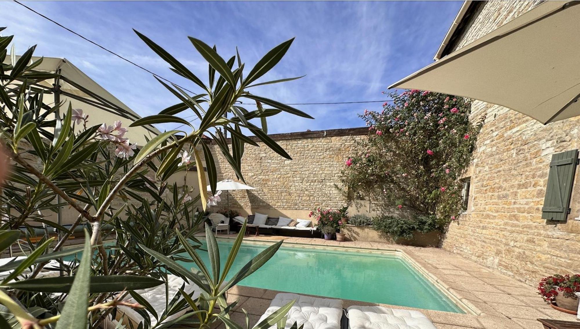 La Cour Des Delices Bed & Breakfast Gigny  ภายนอก รูปภาพ