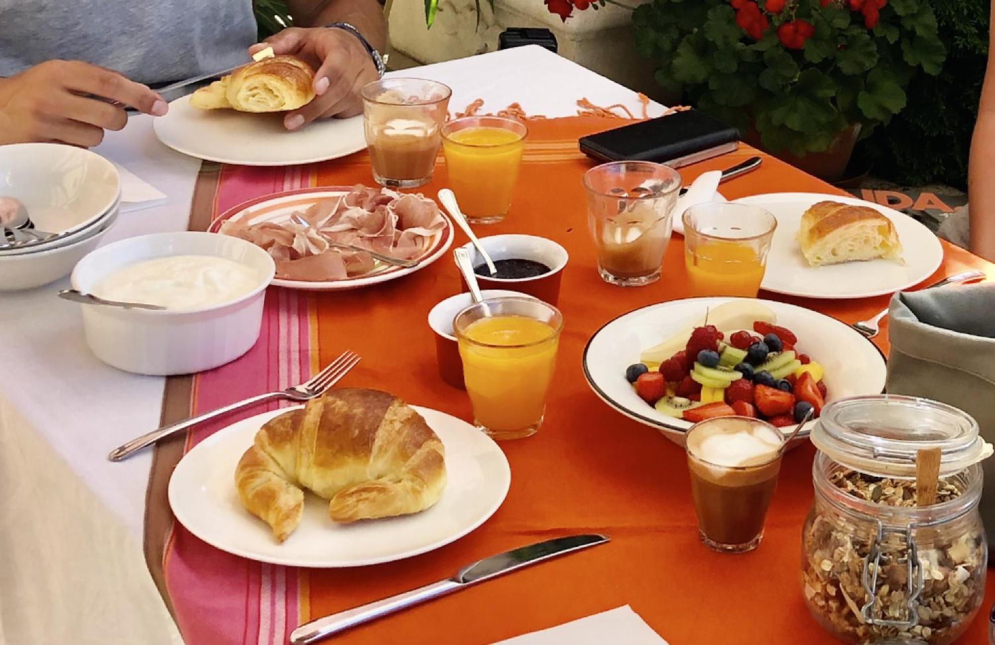 La Cour Des Delices Bed & Breakfast Gigny  ภายนอก รูปภาพ