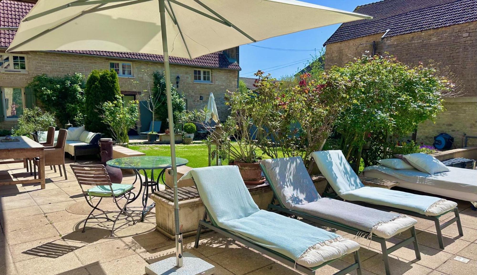 La Cour Des Delices Bed & Breakfast Gigny  ภายนอก รูปภาพ