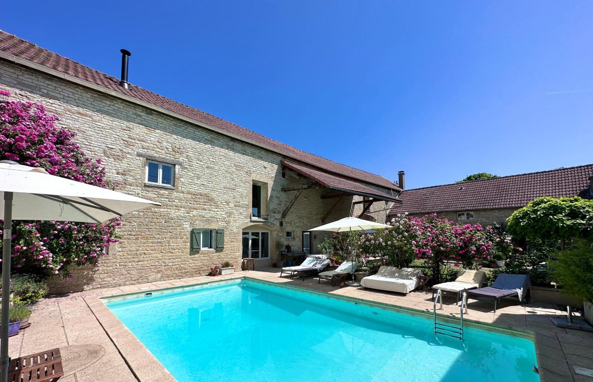 La Cour Des Delices Bed & Breakfast Gigny  ภายนอก รูปภาพ