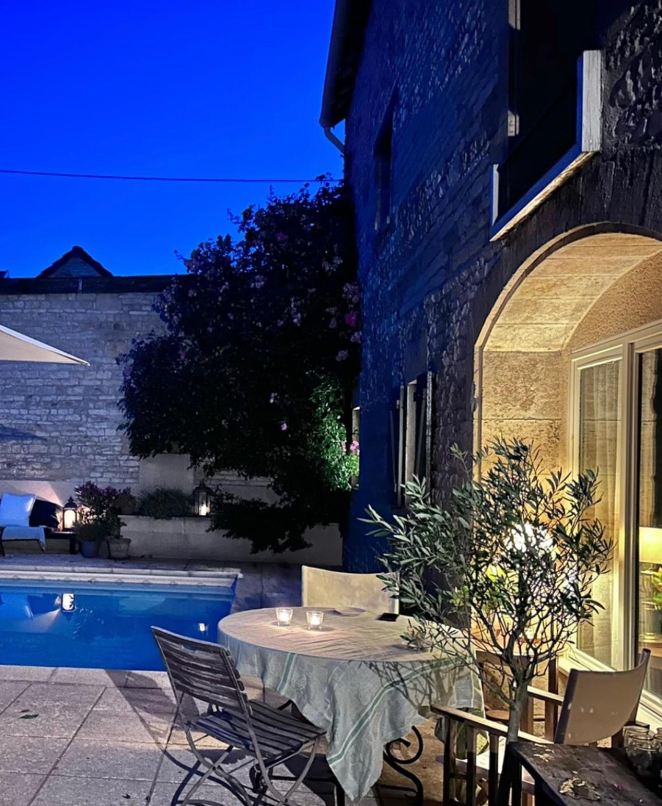 La Cour Des Delices Bed & Breakfast Gigny  ภายนอก รูปภาพ