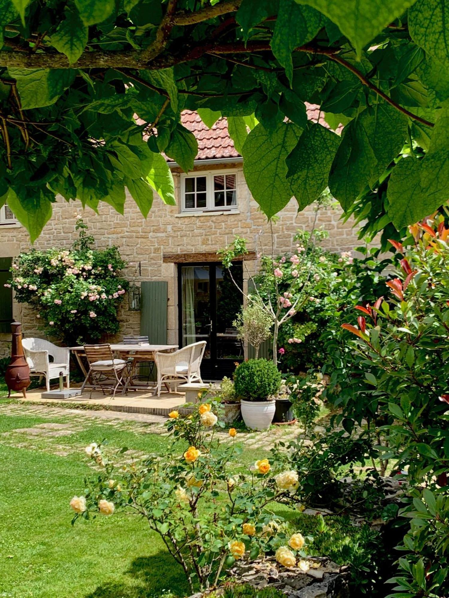 La Cour Des Delices Bed & Breakfast Gigny  ภายนอก รูปภาพ