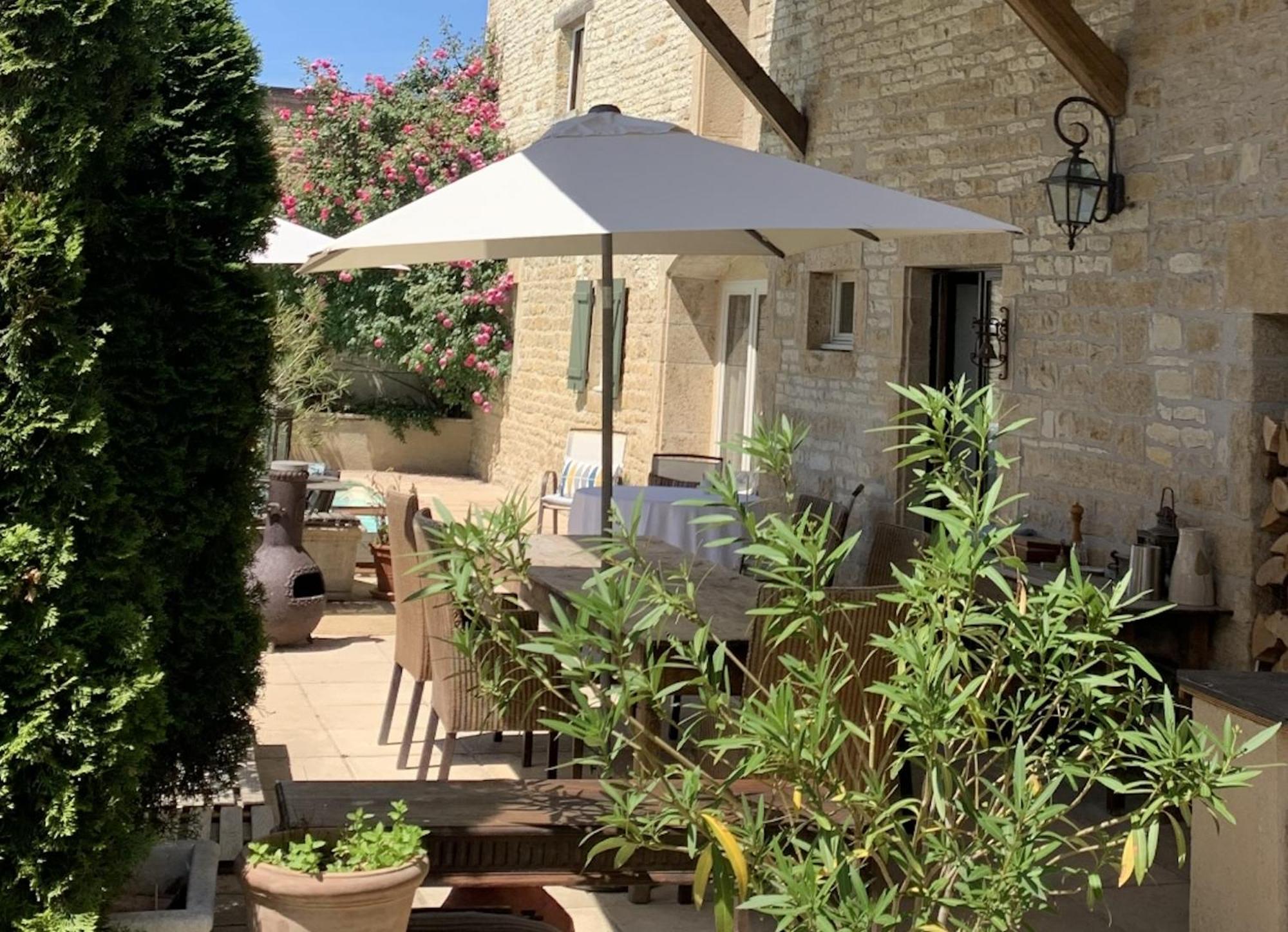 La Cour Des Delices Bed & Breakfast Gigny  ภายนอก รูปภาพ